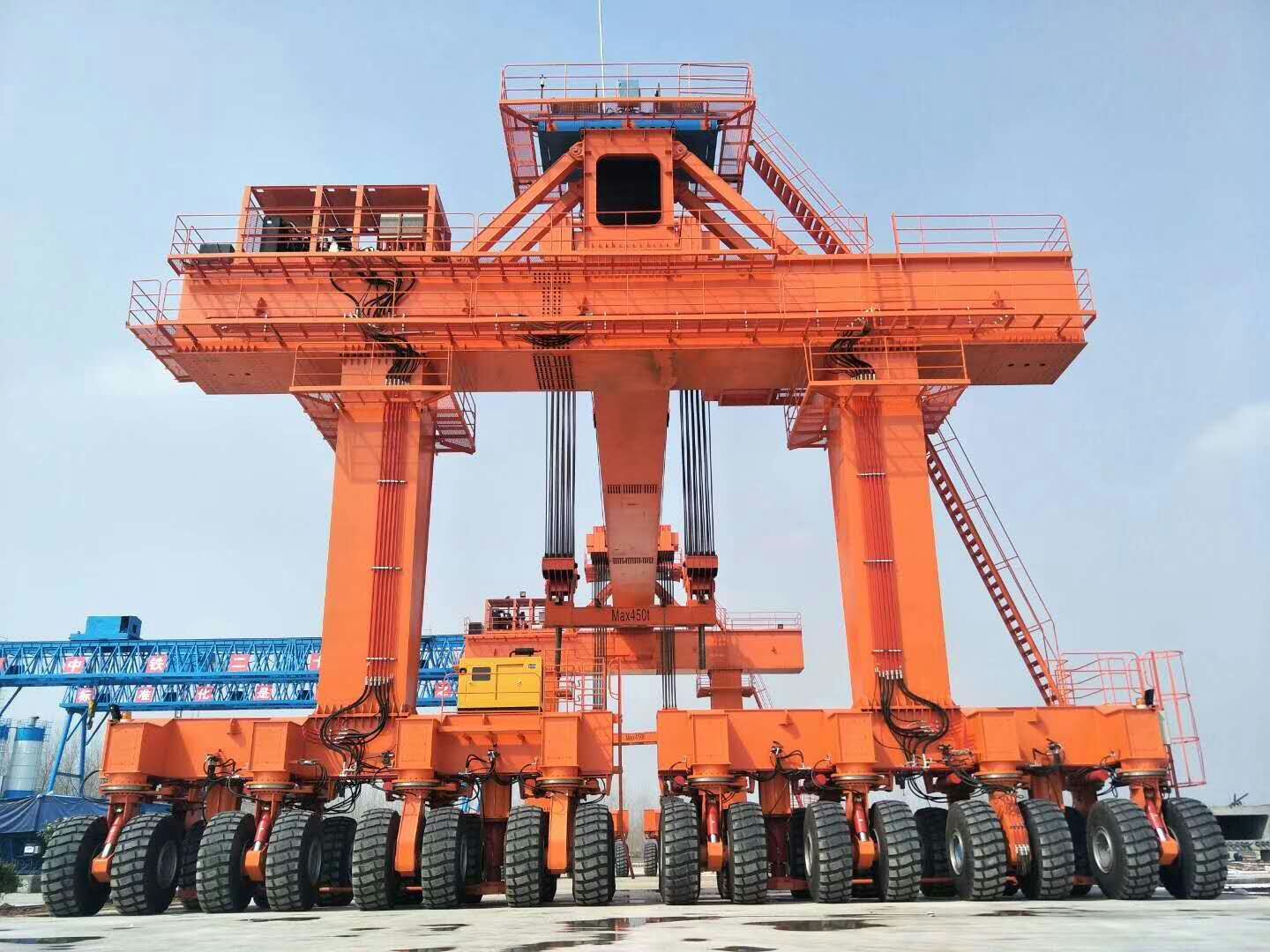 宁夏石嘴山轮胎吊核心驱动方式差异及动力传递逻辑