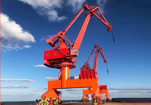 四连杆与单臂架门座式起重机的性能、适用场景区别