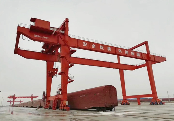 山东威海内陆堆场选RTG还是RMG更省钱